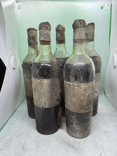 null 5 bottles Château CLIMENS 1929, 1° cru Barsac (ela, cracked, B, slightly damaged...