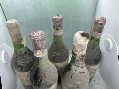 null 5 bouteilles Château HAUT-BRION, 1° cru Pessac-Léognan 1970 (ets, tachées, 4...