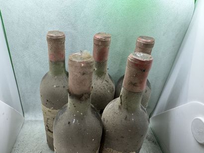 null 5 bouteilles Château PAVIE, 1° Grand Cru St-Émilion 1970 (eta, 2 J, 2 TLB, 1...