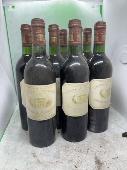 null 9 bouteilles Château MARGAUX, 1° cru Margaux 1983 (fânées, 2 J)