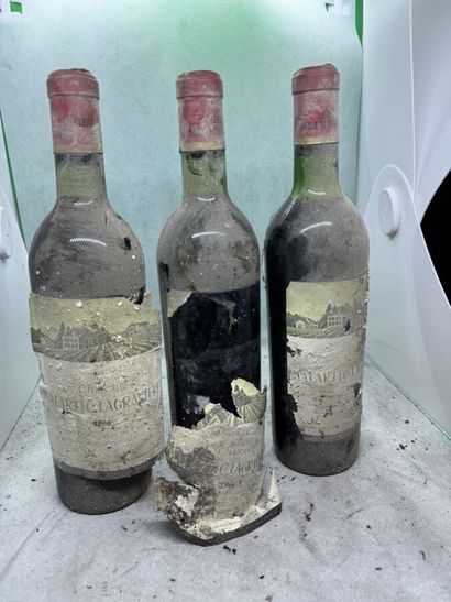 null 3 bottles Château MALARTIC-LAGRAVIÈRE 1966, Pessac-Léognan (es, 1 tattered,...