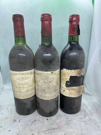 null 3 bouteilles Château CHEVAL-BLANC, 1° Grand Cru St-Émilion 1982 (ett, fânée,...