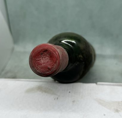 null 1 bouteille Château LAFITE-ROTHSCHILD, 1° cru Pauillac 1961 (eta mais lisible,...