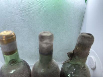 null 2 bouteilles Château DE ROLLAND, Sauternes1943 (ets, 1 MB, 1 B, 1 V)