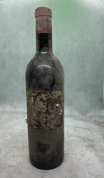 null 1 bottle Château LAFITE-ROTHSCHILD 1961, 1° cru Pauillac (eta but legible, level...
