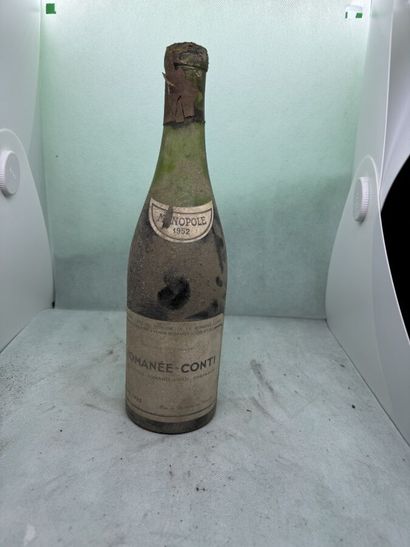 null 1 bouteille ROMANÉE-CONTI, 1952 (capsule cire très abîmée, MB/B ou 5,5 cm)