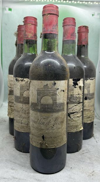 null 9 bouteilles Château LÉOVILLE-LAS-CASES, 2° cru Saint-Julien 1975 (ea, J)