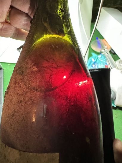null 1 bouteille MUSIGNY, Potheret & Fils 1881 (caves Maxim's, capsule abîmée, ea,...