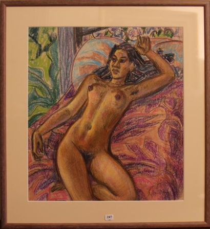 Jacques BOULLAIRE (1893-1976) Jeune fille nue sur Tifaifai. Pastel et crayon gras,...