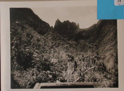 LUCIEN GAUTHIER (1875-1971) Le diadème, Tahiti. Photographie, vers 1910. Cachet sec...