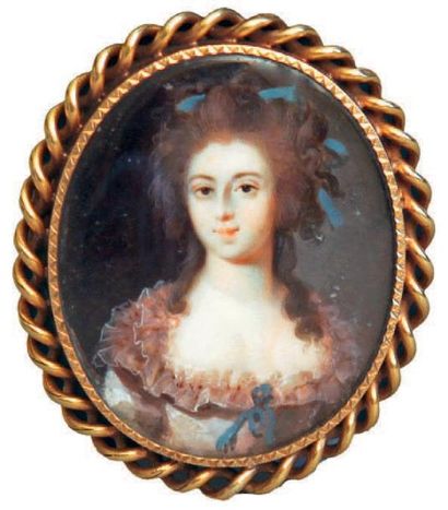 ECOLE FRANÇAISE D'ÉPOQUE LOUIS XVI MINIATURE ovale d'une jeune femme au ruban bleu...