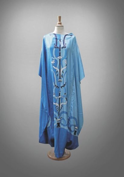 null ROBE CHASUBLE, attribuée à Léonard, satin bleu turquoise et azur imprimé de...