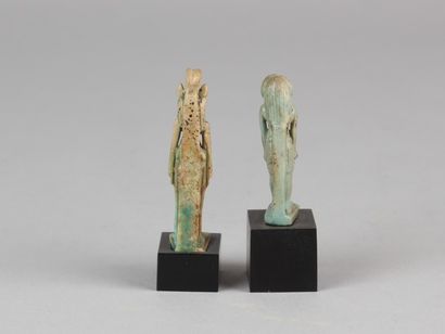 null DEUX AMULETTES en faïence émaillée vert: Sekhmet et Khnoum.
Égypte, Époque saïte.
Haut.:...