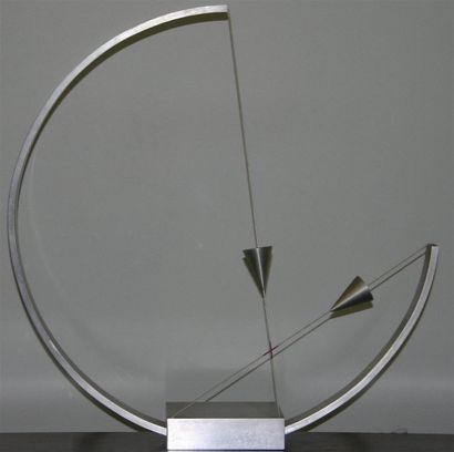 null Nissim MERKADO (né en 1935)
« Rencontres » 
Sculpture en acier poli et plastique,...