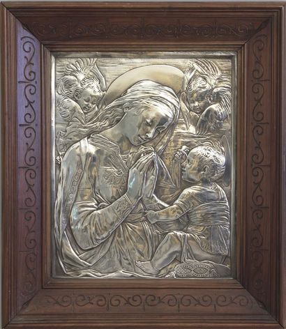 null Bas-relief en métal argenté repoussé à décor de Vierge à l'Enfant et deux angelots
Fin...