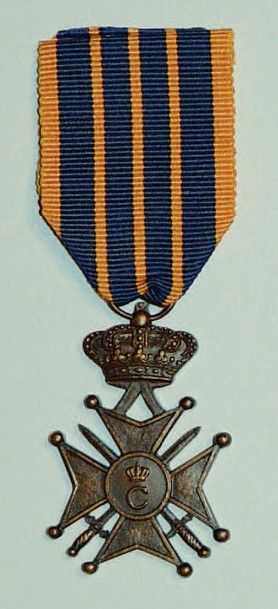 null *DISTINCTIONS DU LUXEMBOURG Croix de Guerre 1940-1945 (1945), 30 mm, bronze...