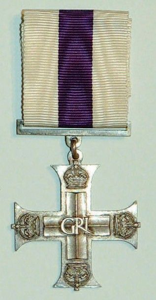 null *DISTINCTIONS DU ROYAUME-UNI Military Cross (1914), modèle George VI GRI (1939-1945),...