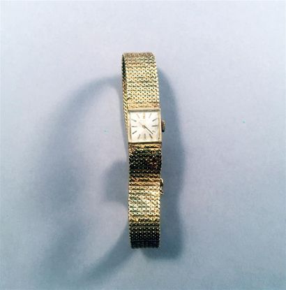 null UNIVERSAL GENEVE
Montre bracelet de dame en or (750 °/°°), lunette carrée et...