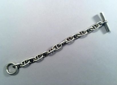 null HERMES (modèle de)
Bracelet en argent maille chaîne d'ancre
Poids : 78 g - Long....