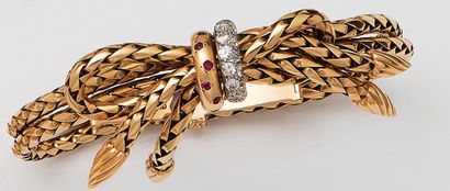 null Bracelet en or (750 °/°°) et platine à mailles serpent formant un noeud terminé...