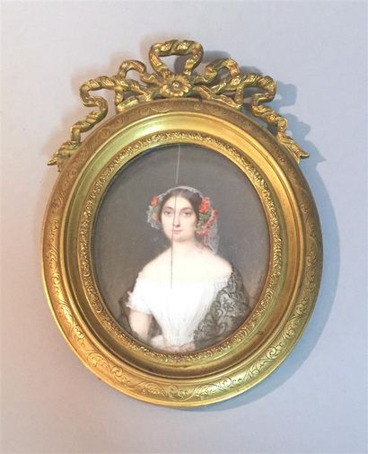 null École française du XIXème siècle
Portrait de jeune fille à la coiffe fleurie
Miniature...