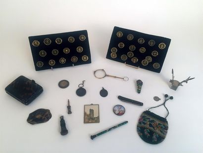 null Lot de trente-et-une coqs de montres XVIIIème siècle, présentés sur deux panneaux...
