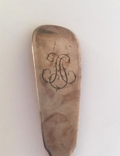 null Louche en argent uniplat, la spatule monogrammée LV
Paris, 1783
Poids : 225...