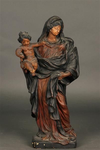 null STATUETTE de la Vierge à l'Enfant en plâtre patiné.
Haut. 47 cm