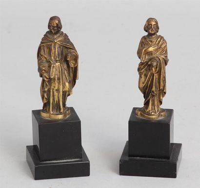 null Paire de STATUETTES en bronze ciselé et doré sur un socle de marbre noir.
Haut....