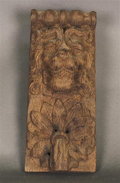 null MASQUE DE LION en chêne sculpté et décapé.
XVIIe siècle
Haut. 23 cm - Larg....