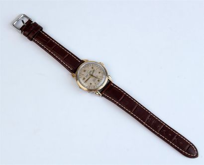 null MOVADO Calendomatic, vers 1955
Montre bracelet homme en métal doré, cadran crème...