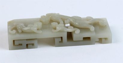 null GROUPE en jade blanc sculpté de trois quilins sur une socle en forme de grecques.
Chine
Petit...