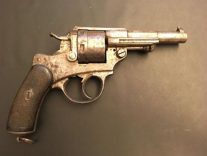 null Revolver d'officier modèle 1873, multiples traces de corrosion, petit jeu dans...