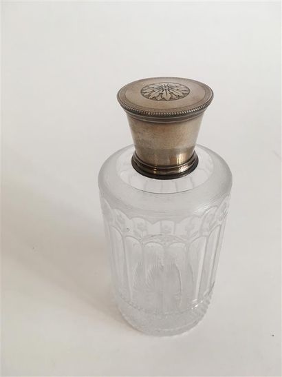 null Lot de FLACONS de toilette en argent, cristal taillé ou verre, de diverses formes...