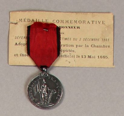 null Médaille du type de celle des Blessés de 1848, signée Galipe à l'avers, «Défenseur...