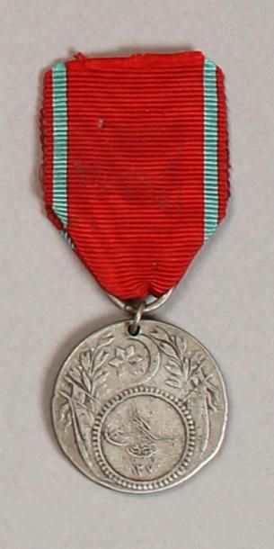 null Médaille «Iftikar» (de la Gloire) du modèle de 1853, décernée aux militaires...