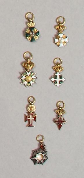 null Ensemble de décorations miniatures détachées de leur chaînette: Légion d'Honneur,...