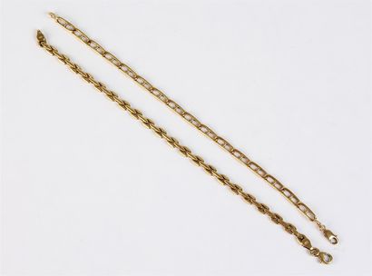 null Deux BRACELETS en or 18k (750 °/°°) mailles chaîne d'ancre.
Long. 19 et 19,5...