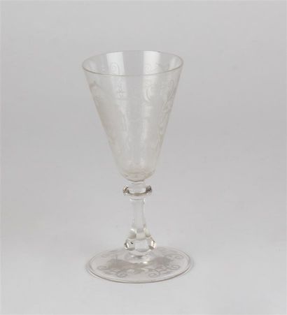 null VERRE à coupe conique gravée des armoiries de la famille royale danoise et de...