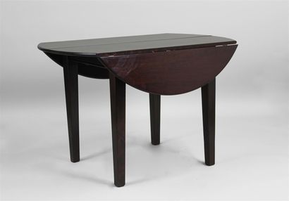 null Table de salle à manger à rabats en bois teinté, pieds gaine
Moderne
Haut. :...