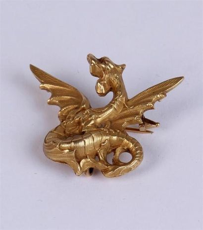 null BROCHE PENDENTIF en or 18k (750°/°°) représentant un dragon les ailes déployées.
Poids...