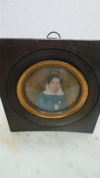 null ÉCOLE FRANÇAISE DU XIXe SIÈCLE
Portrait de femme au collier de corail
Miniature...