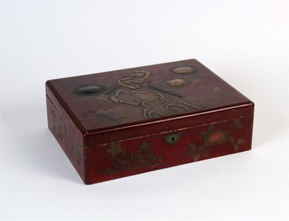 null JAPON - ÉPOQUE MEIJI (1868 - 1912)
Boite de forme rectangulaire en laque rouge...