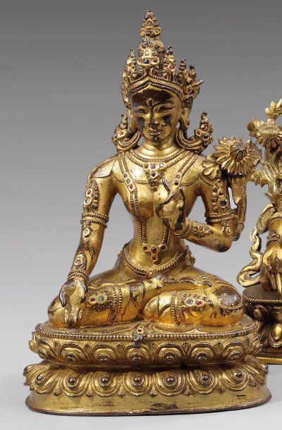 null Statuette de TARA assise en padmasana sur le lotus en bronze doré, faisant le...