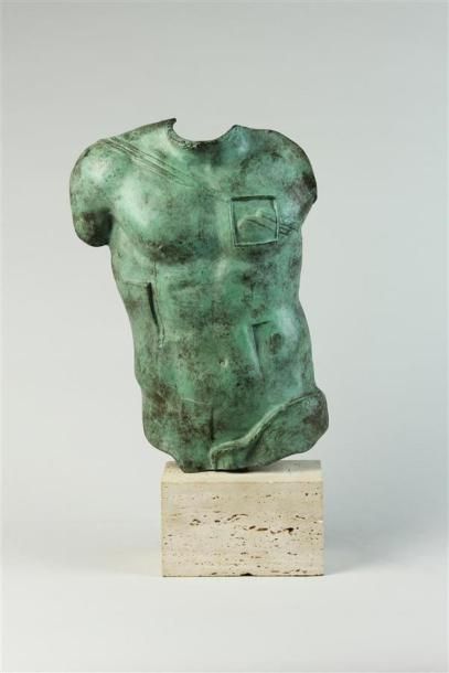 null IGOR MITORAJ (1944-2014)
Persée, 1988
Épreuve en bronze à patine vert antique,...