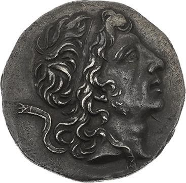 null ROYAUME du PONT : Mithridate VI (120-63 av. J.-C.) 
Tétradachme. 16,85 g. Tête...