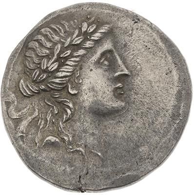 null CARIE : Alabanda (167-166 av. J.-C.) 
Tétradrachme. 16,88 g. Tête laurée d'Apollon...
