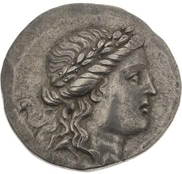 null CARIE : Alabanda (167-166 av. J.-C.) 
Tétradrachme. 16,84 g. Tête laurée d'Apollon...