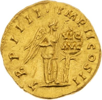 null LUCIUS VÉRUS (161-169) 
Auréus (163-164). Rome. 7,27 g. Son buste lauré et cuirassé...