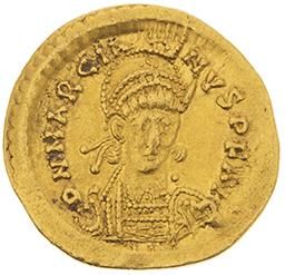 null MARCIEN (450-457) 
Solidus. Constantinople off. H. 4,44 g. Son buste armé et...